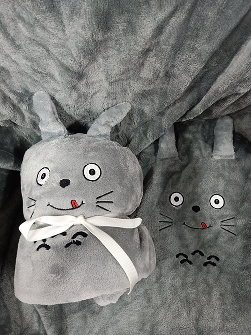 Chăn lông tuyết thêu Totoro